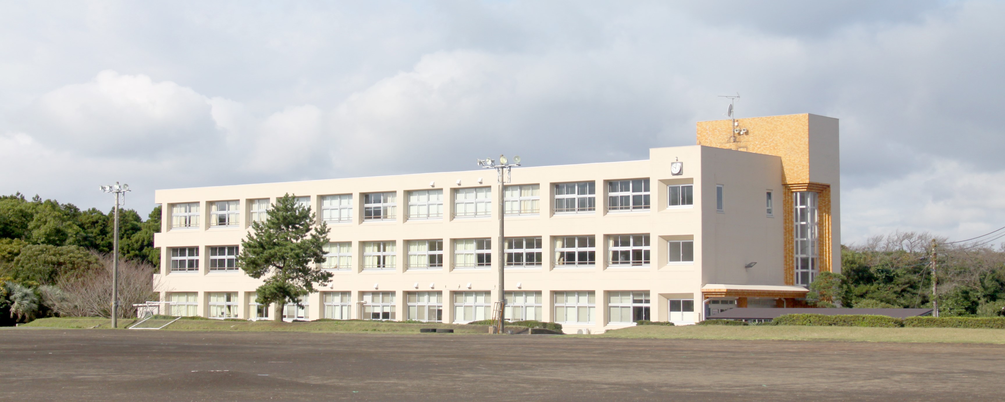 第二中学校の外観